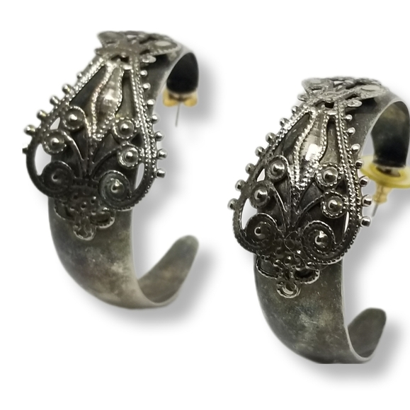 VINTAGE SILVERPLATED STEEL ORNATE DETAIL MEDIUM SIZE HOOP EARRINGS - Picture 5 of 7